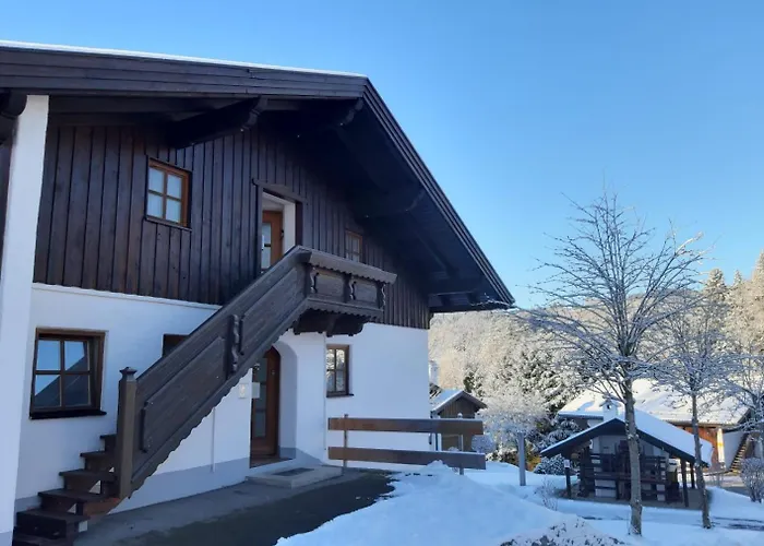 Gemuetliche Mit Balkon & Herrlichem Ausblick 豪岑堡