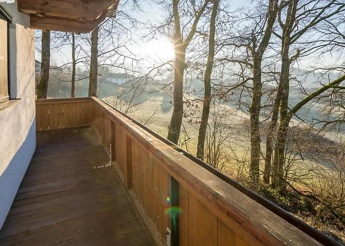 Gemuetliche Mit Balkon & Herrlichem Ausblick 豪岑堡