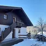 Gemuetliche Mit Balkon & Herrlichem Ausblick Хауценберг