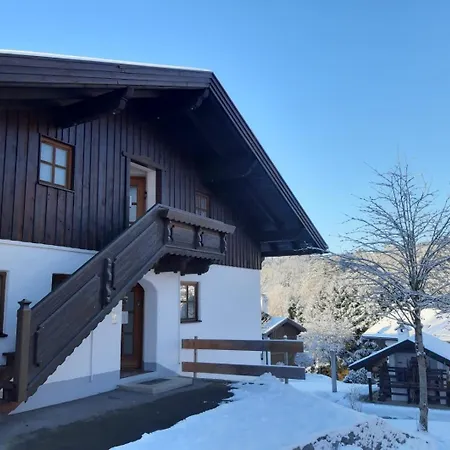 Gemuetliche Mit Balkon & Herrlichem Ausblick 豪岑堡